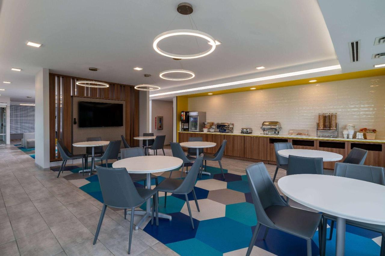 Microtel Inn & Suites By Wyndham Winchester Buitenkant foto