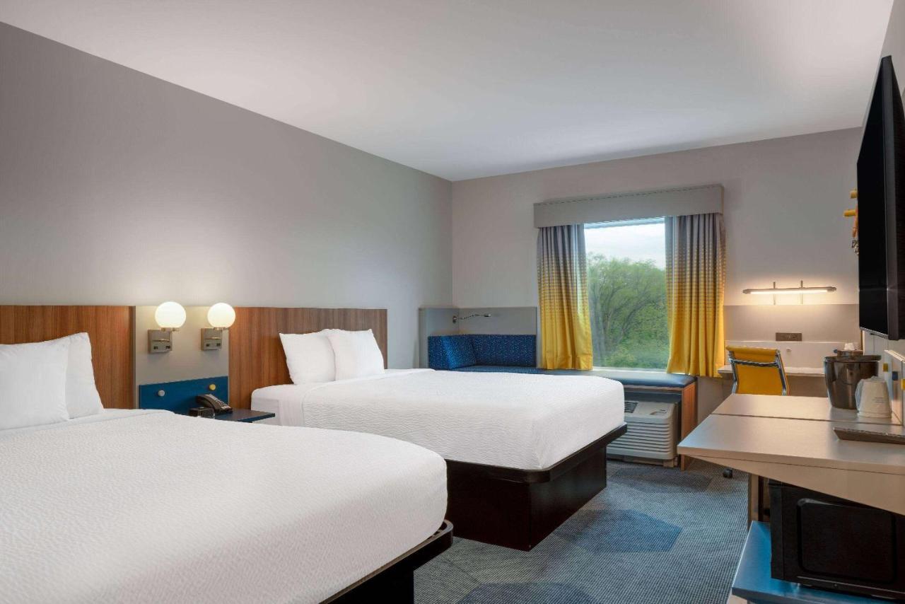 Microtel Inn & Suites By Wyndham Winchester Buitenkant foto