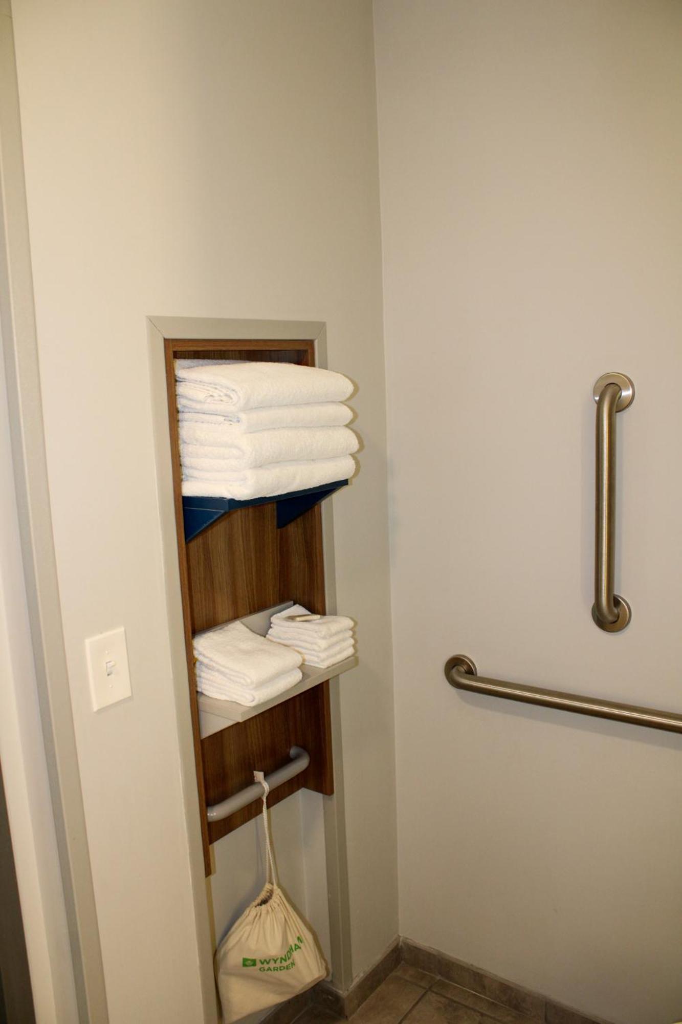 Microtel Inn & Suites By Wyndham Winchester Buitenkant foto